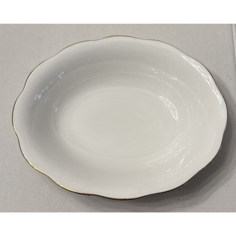 Vintage Queen Anne Fine Bone China Oval Serving Bowl 9x7.25” White Gold Trim EUC